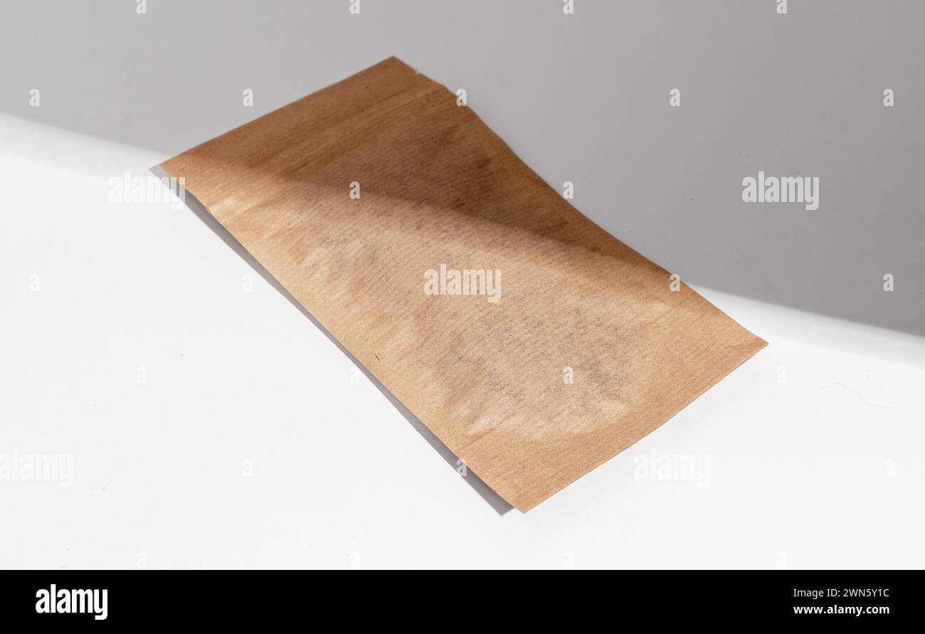 ECO Kraft Reißverschlusstasche, Modell mit Reißverschlusstasche. Stockfoto