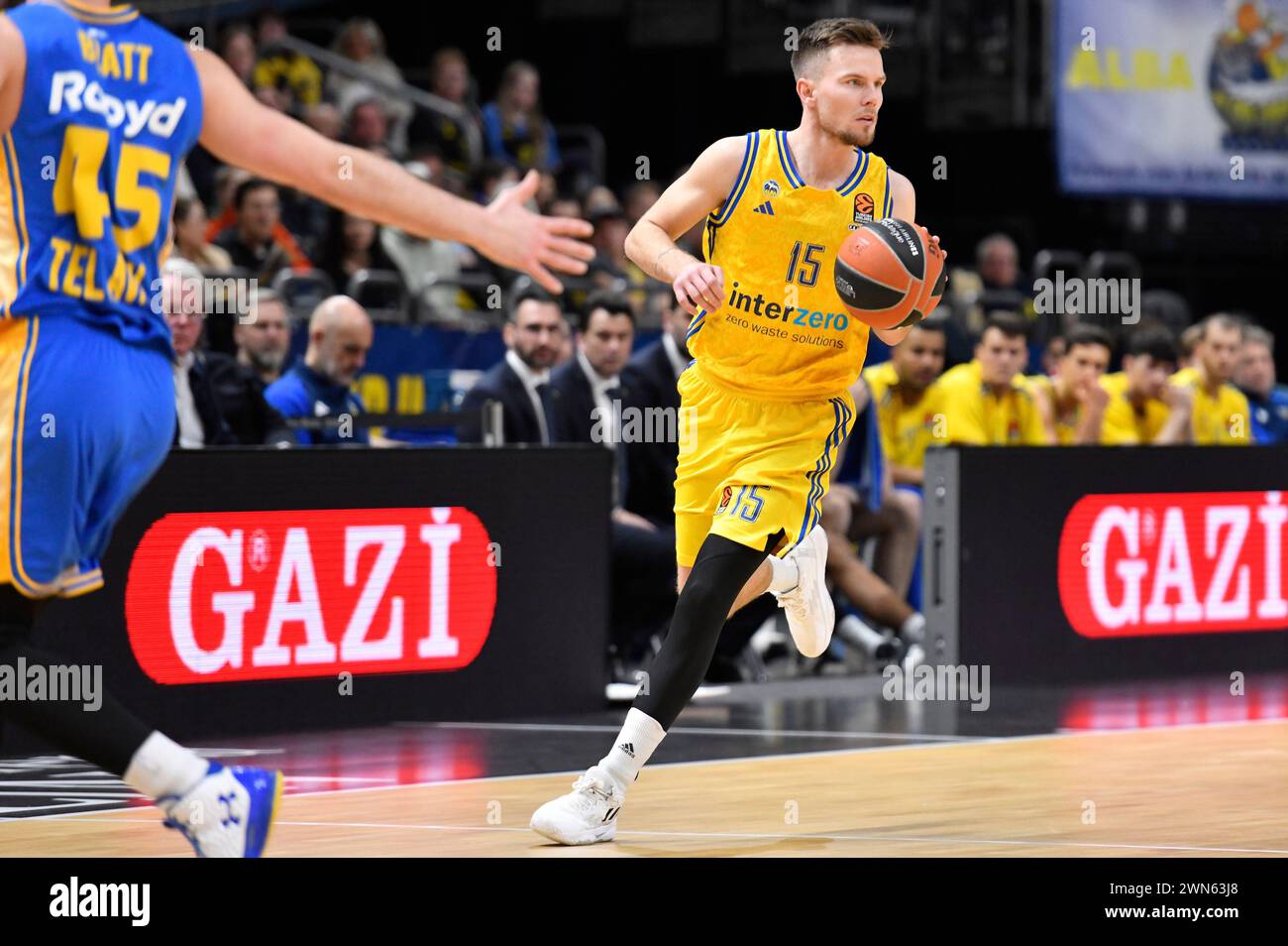 Berlin, Deutschland. Februar 2024. 29. Februar 2024: Martin Hermannsson (15) von ALBA Berlin während des Spiels EuroLeague – ALBA Berlin gegen Maccabi Playtika Tel Aviv – Mercedes Benz Arena. Berlin, Deutschland. (Ryan Sleiman /SPP) Credit: SPP Sport Press Photo. /Alamy Live News Stockfoto