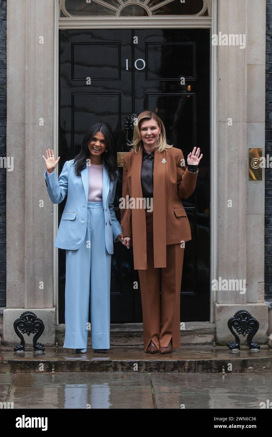 London, Großbritannien. Februar 2024. Image © lizenziert für Parsons Media. 29/02/2024. London, Vereinigtes Königreich. Olena Zelenska Downing Street. Foto von Martyn Wheatley/Parsons Media Akshata Murty, Ehefrau des britischen Premierministers Rishi Sunak, begrüßt die First Lady der Ukraine, Olena Zelenska, Ehefrau von Präsident Wolodymyr Zelenskyy, in der Downing Street. Anrede: andrew parsons/Alamy Live News Stockfoto