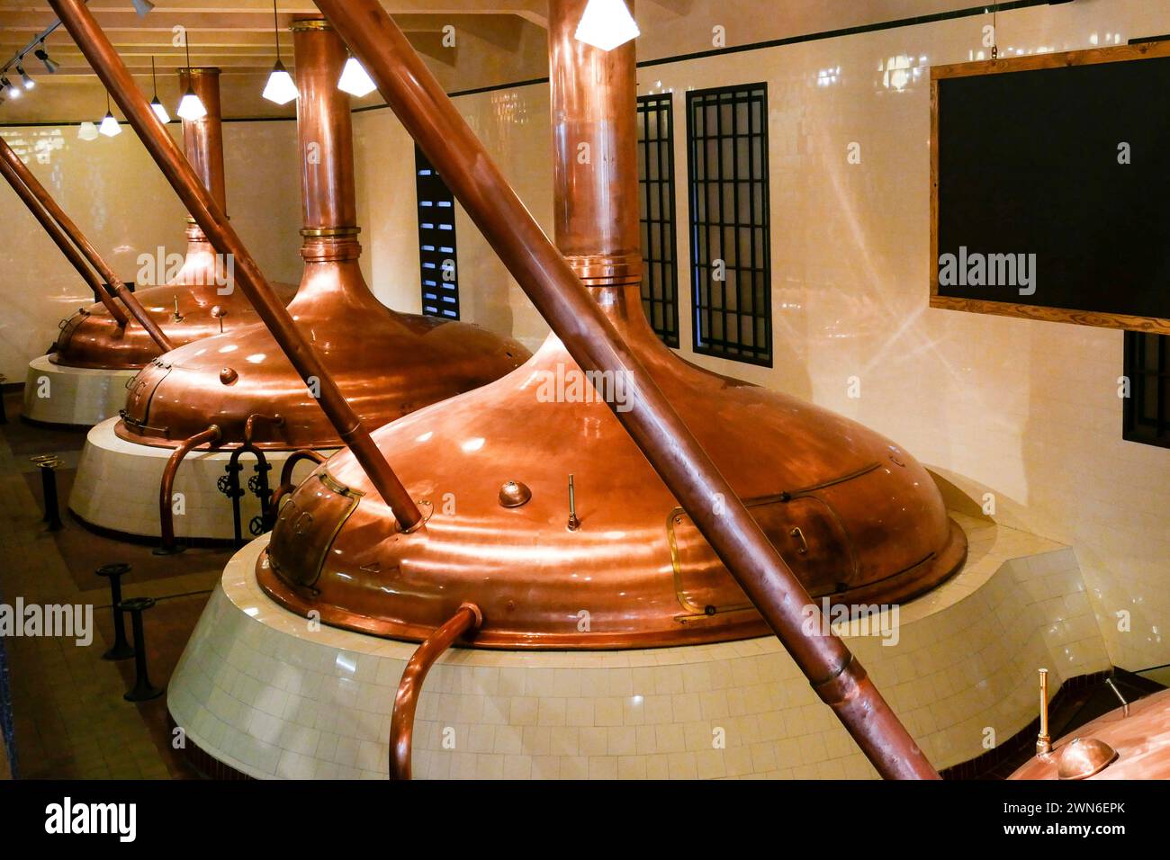 Pilsen, Tschechische Republik - 01. Juni 2017. Kupferbrautanks im alten Sudhaus, Teil der Pilsner Urquell Brewery Stockfoto