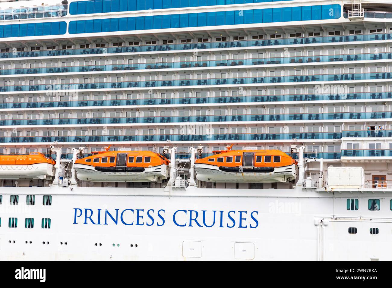 Princess Cruises, Majestic Princess Kreuzfahrtschiff Ocean Liner im Übersee Passagierterminal in Sydney Cove, Sydney, NSW, Australien Stockfoto