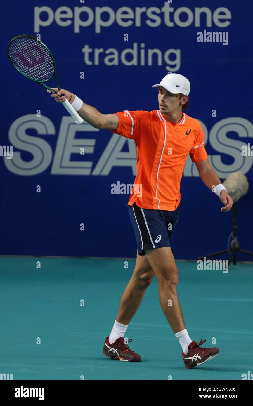 Acapulco, Mexiko. Februar 2024. Alex de Minaur aus Australien reagiert im Viertelfinalspiel gegen Stefanos Tsitsipas aus Griechenland beim ATP Mexican Open-Tennisturnier 2024 in Acapulco, Mexiko, am 29. Februar 2024. Quelle: Francisco Canedo/Xinhua/Alamy Live News Stockfoto