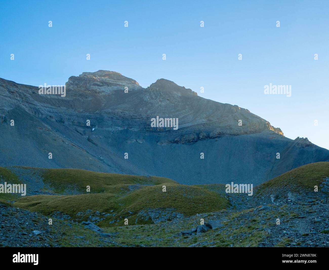 Champery, Schweiz - 10. September 2023: Blick am frühen Morgen auf den Berg Dent du Midi. Stockfoto