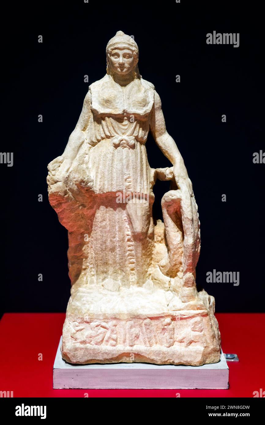 Statuette der Athena Parthenos, so genannter Lenormant aus Athen, westliche Hänge des Pnyx - Pentelismarmor, 1.-2. Jahrhundert n. Chr. - Archäologisches Museum von Athen, Griechenland Stockfoto