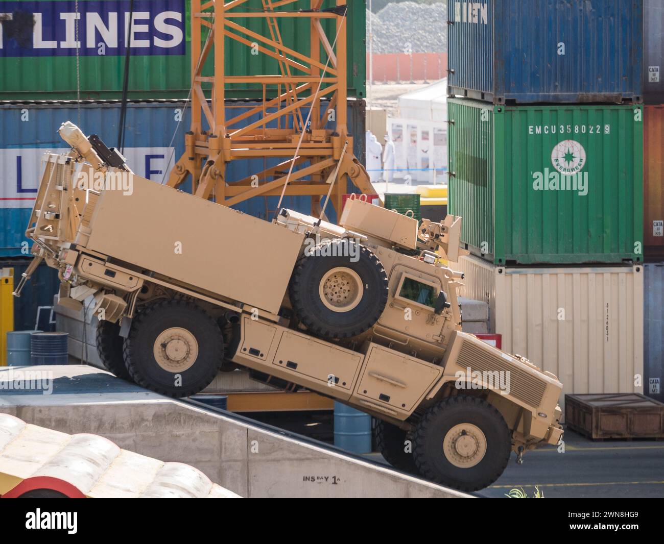 Abu Dhabi, VAE - 25. Februar 2015: South African Denel RG31 Agrab 120-mm-Mörserträger auf der IDEX 2015 Stockfoto