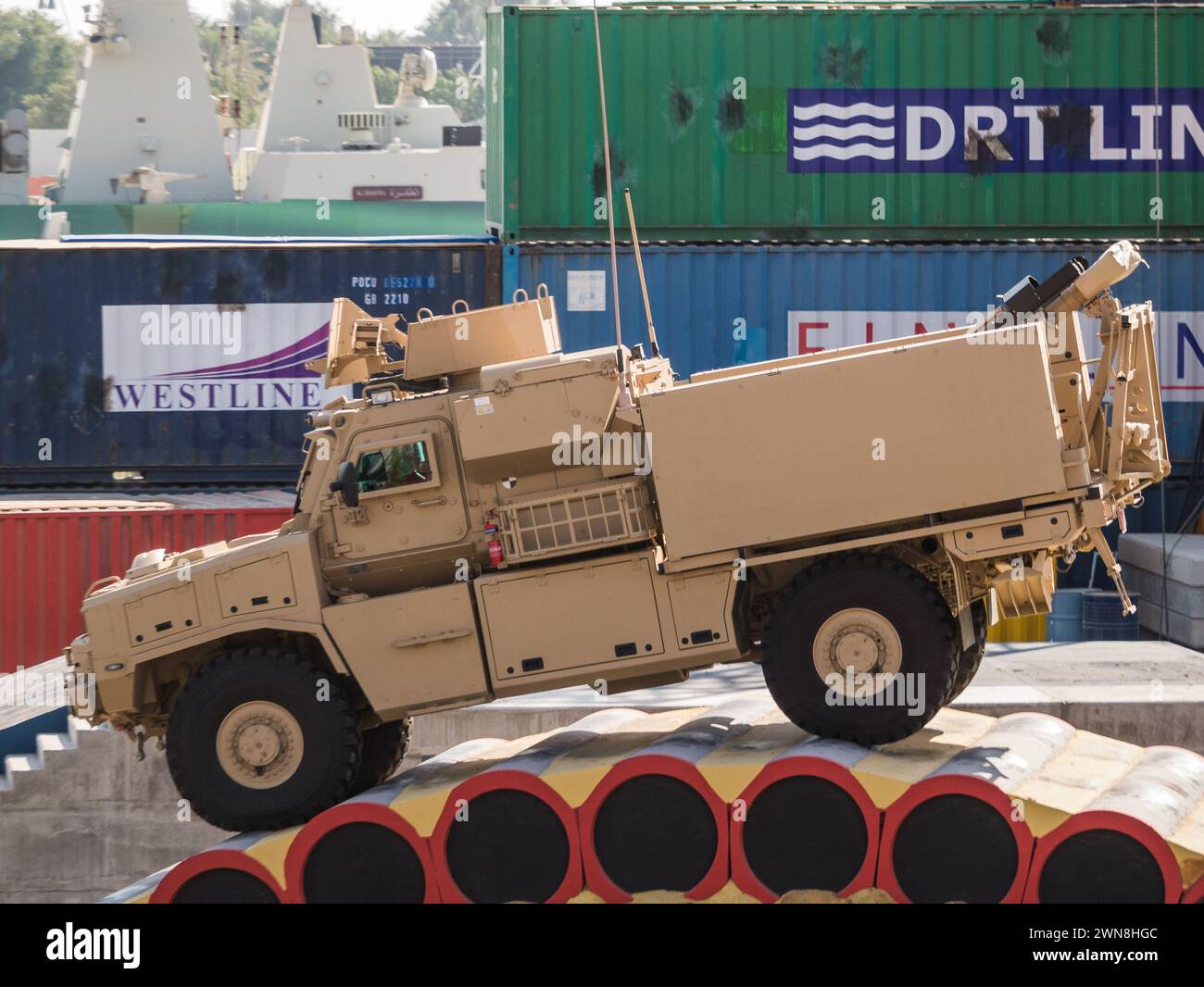 Abu Dhabi, VAE - 25. Februar 2015: South African Denel RG31 Agrab 120-mm-Mörserträger auf der IDEX 2015 Stockfoto