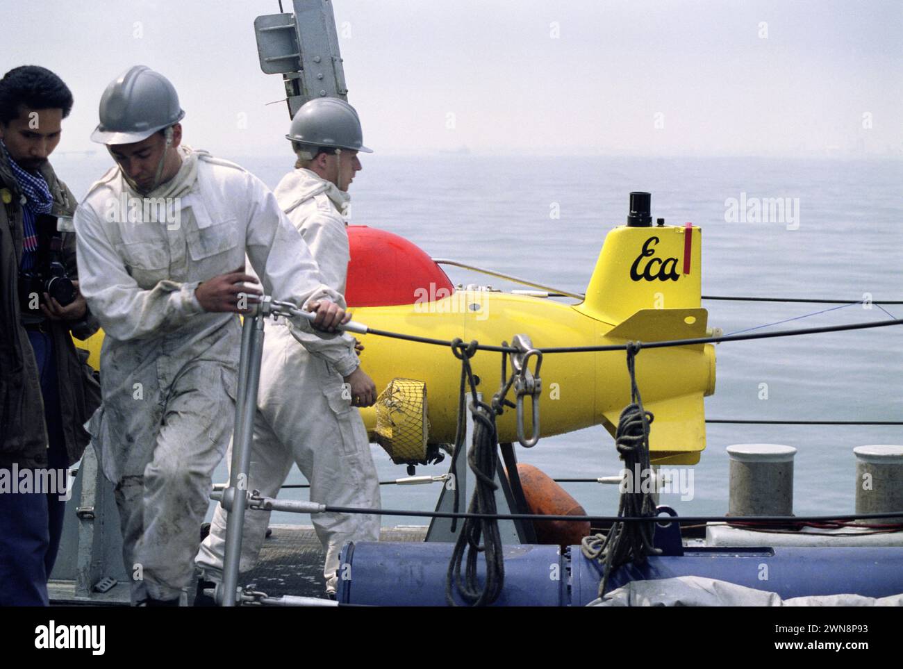 20. März 1991 Royal Navy Minenräumung im Persischen Golf: Ein ferngesteuertes Minenräumungs-U-Boot wird von der RFA Sir Galahad eingesetzt. Stockfoto