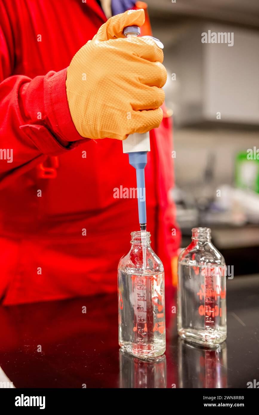 Labor auf Offshore-Energieplattform Stockfoto