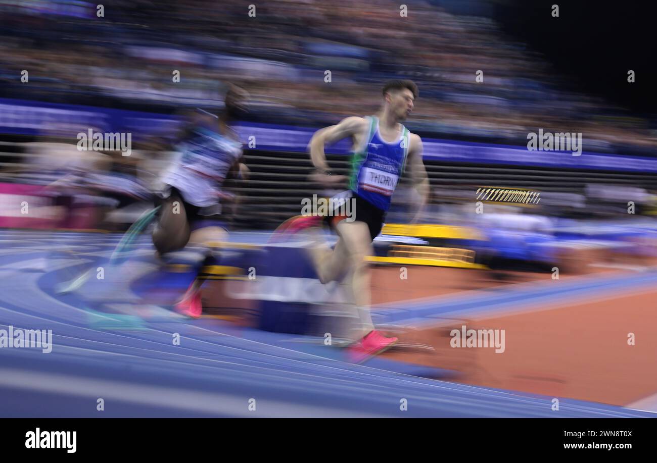 Birmingham, England 17. Februar 2024 Microplus UK Athletics Championships @ the Utilita Arena - Birmingham Saturday die Championships werden auch als offizielle Trial-Veranstaltung für Athleten dienen, um ihren Platz bei den Leichtathletik-Hallenweltmeisterschaften im März 2024 in Glasgow zu buchen. Lewis Thorn (R) 400 m Läufer führt das Feld GED Noonan/Alamy an Stockfoto