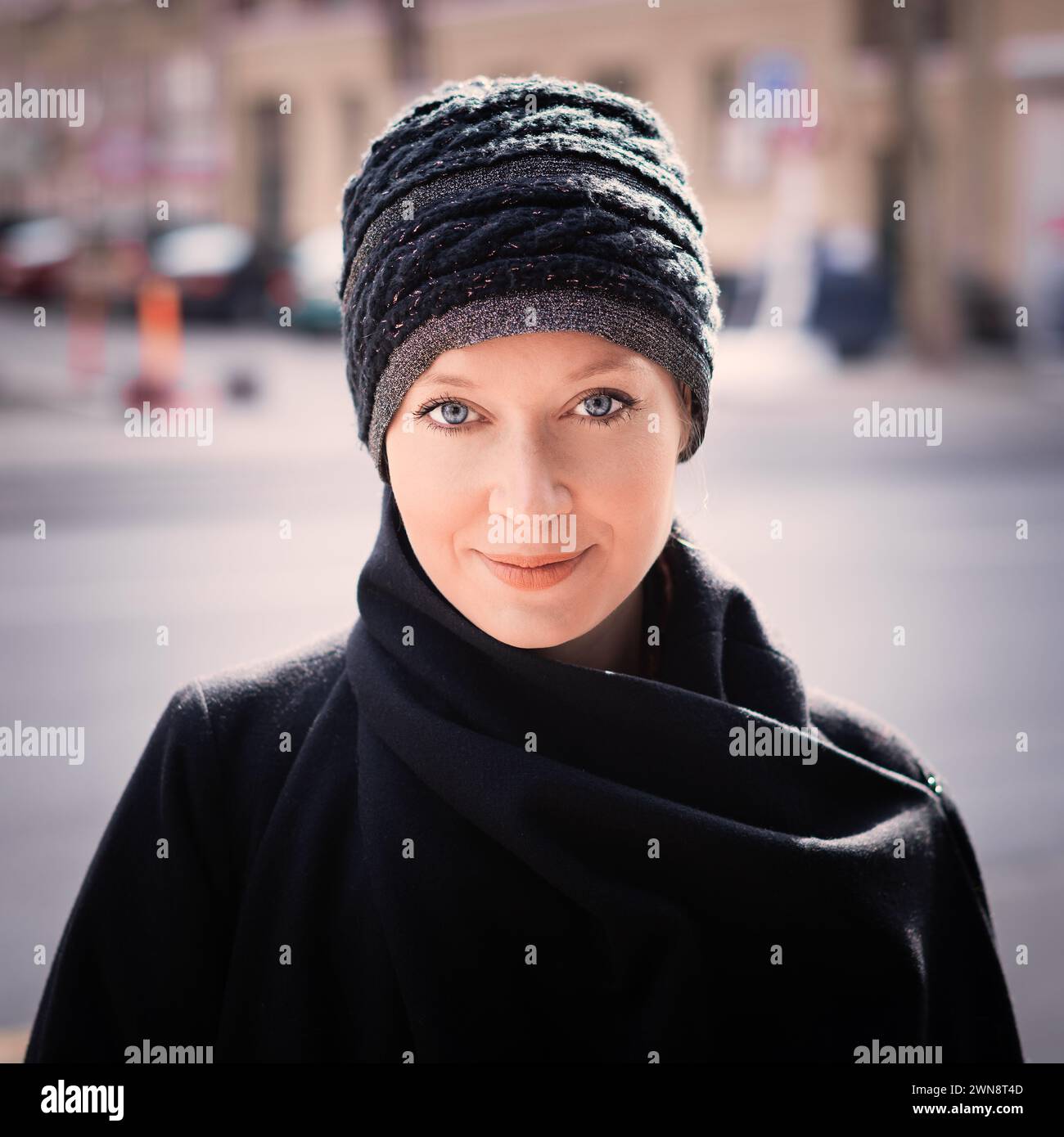 Frau in urbaner Winterbekleidung Stockfoto Frau in urbaner Winterbekleidung Stockfoto