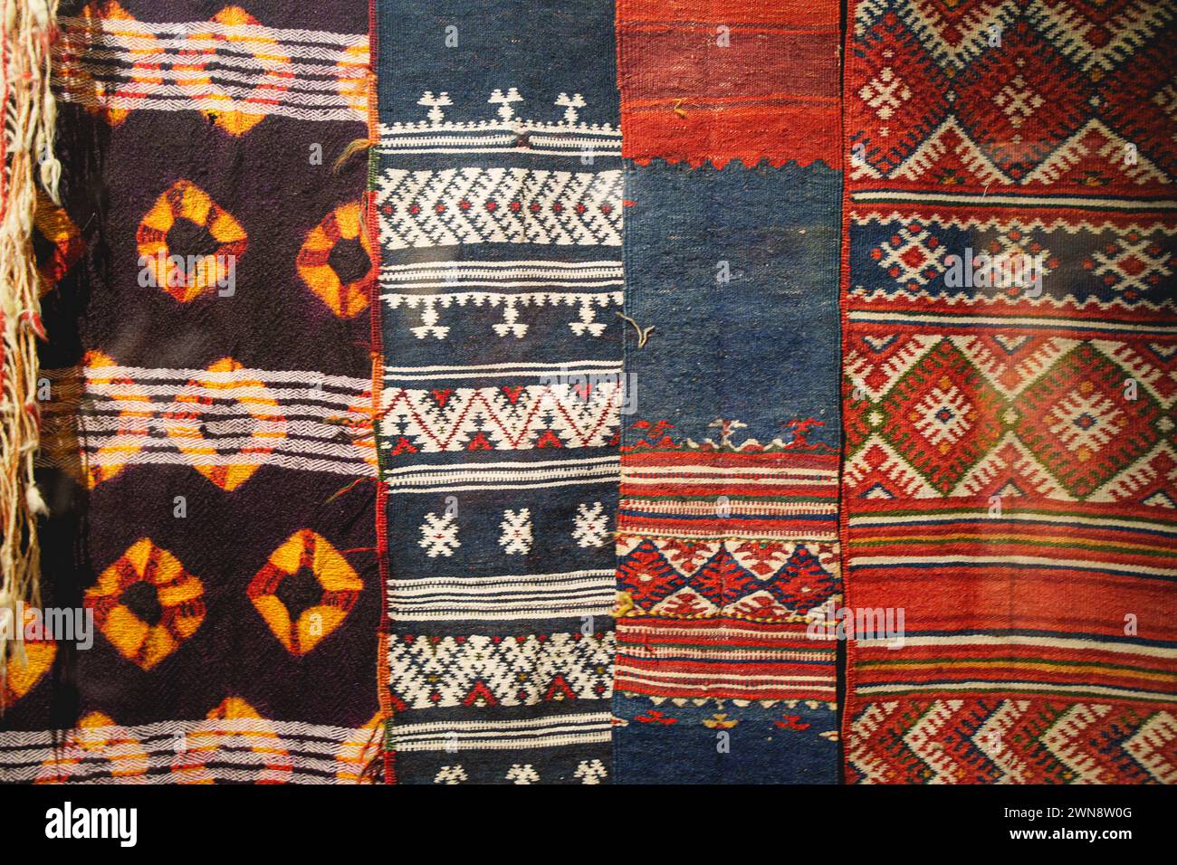 Sammlung traditioneller marokkanischer Kleidung Stockfoto