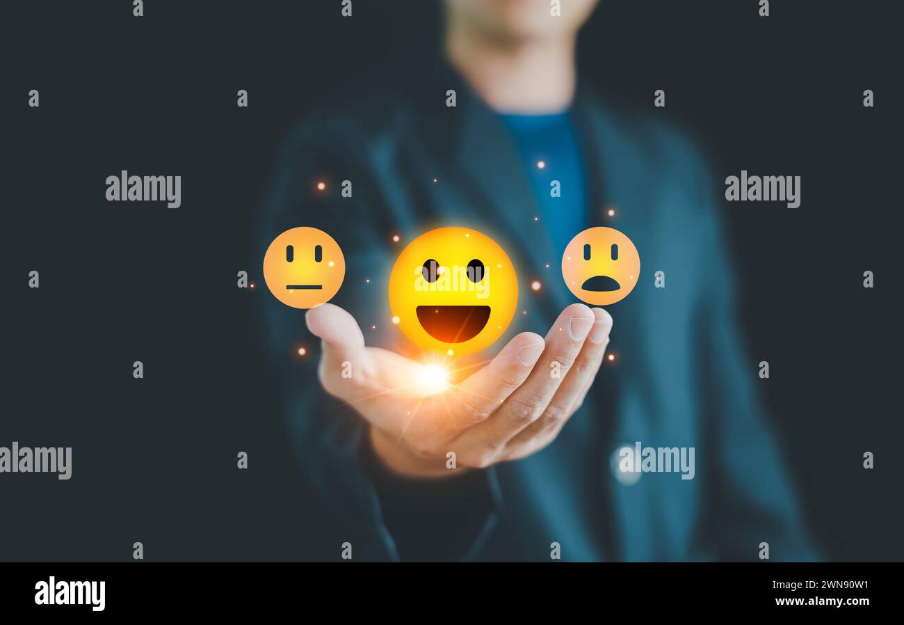 Geschäftsmann zeigt Happy Lächeln Entspannen Sie Gesicht zur Hand, gute Feedback-Bewertung, Kundenbewertung, Zufriedenheit, positive Energie, Beurteilung, World Mental Hea Stockfoto