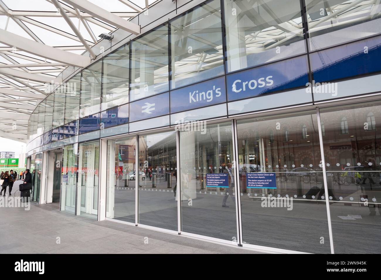 Großbritannien, London, die neu renovierte King's Cross U-Bahnstation. Stockfoto