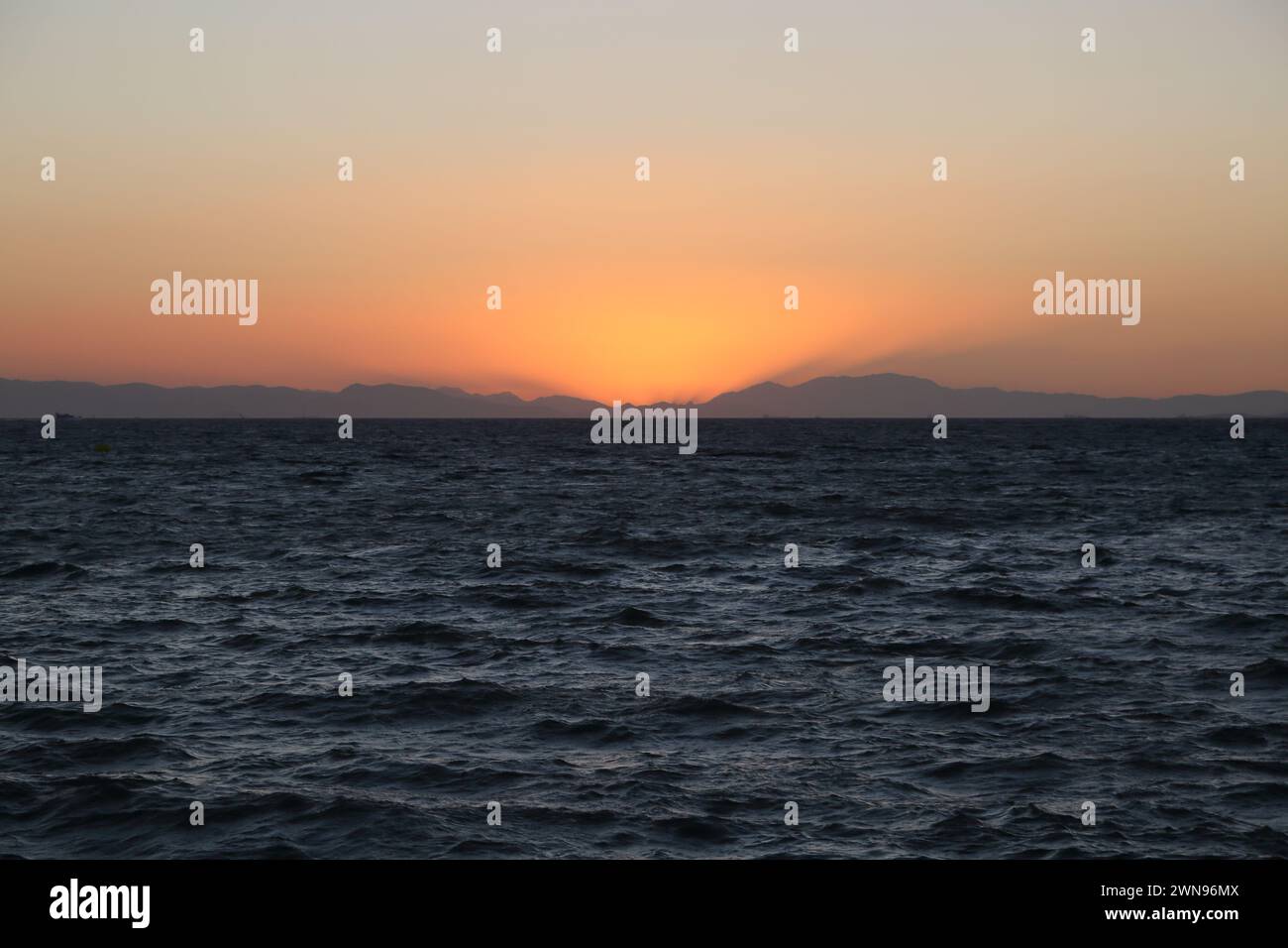 Sonnenuntergang über der Ägäis Vouliagmeni Athen Griechenland Stockfoto