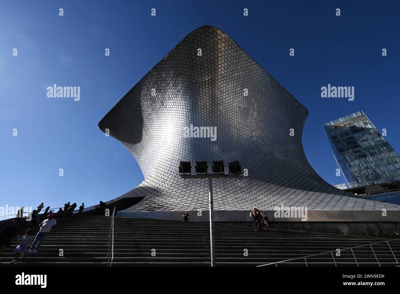 Das Museo Soumaya Kunstmuseum, das von dem Milliardär Calos Slim im Polanco-Viertel von Mexiko-Stadt erbaut wurde Stockfoto