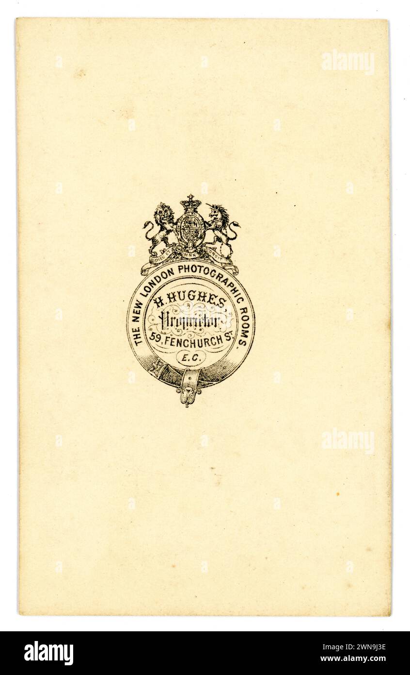 Rückseite der original viktorianischen Carte de Visite (Visitenkarte oder CDV Studio von H Hughes 59 Fenchurch St. London EC1. Um 1864. Stockfoto