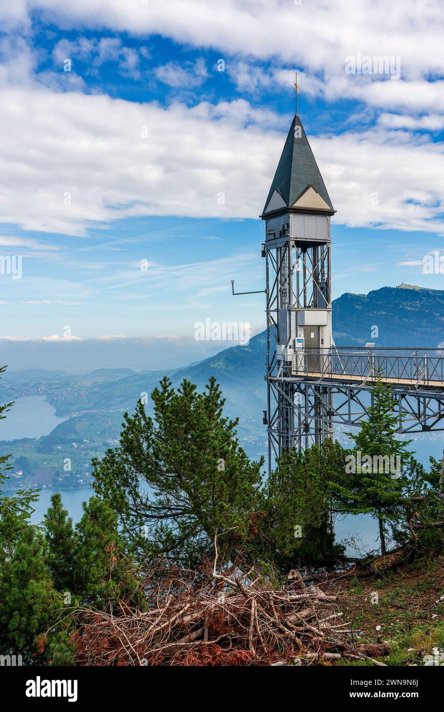 Hammetschwand Aufzug, Europas höchster freistehender Freiluftaufzug in der Schweiz. Stockfoto