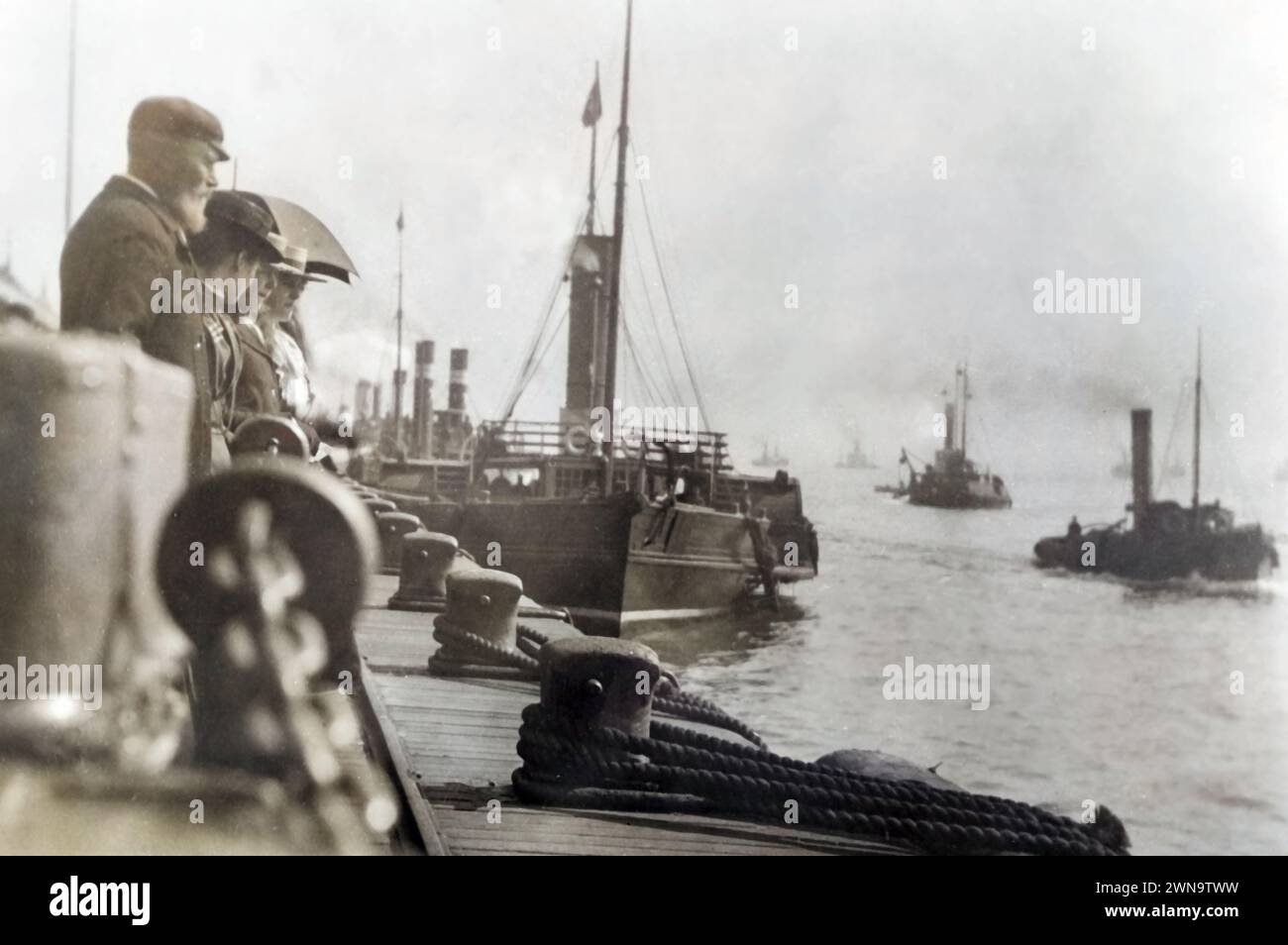 1899 kolouriertes historisches Foto des Ausflugsdampfers von Conwy nach Liverpool bei Ankunft in Liverpool Stockfoto