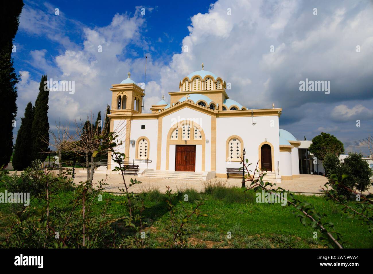 Xrisosotiros Akanthous griechisch-orthodoxe Kirche, Stadiou, Livadia, Larnaka, Zypern. Februar 2024 Stockfoto