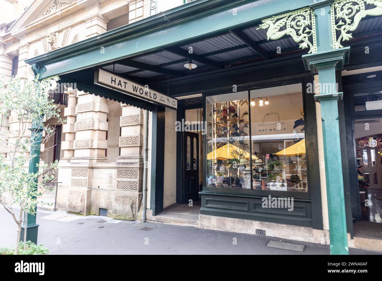 Sydney The Rocks Area, hat World Hatters Store in der George Street, der eine große Auswahl an hochwertigen Kopfbedeckungen verkauft, Sydney, NSW, Australien Stockfoto