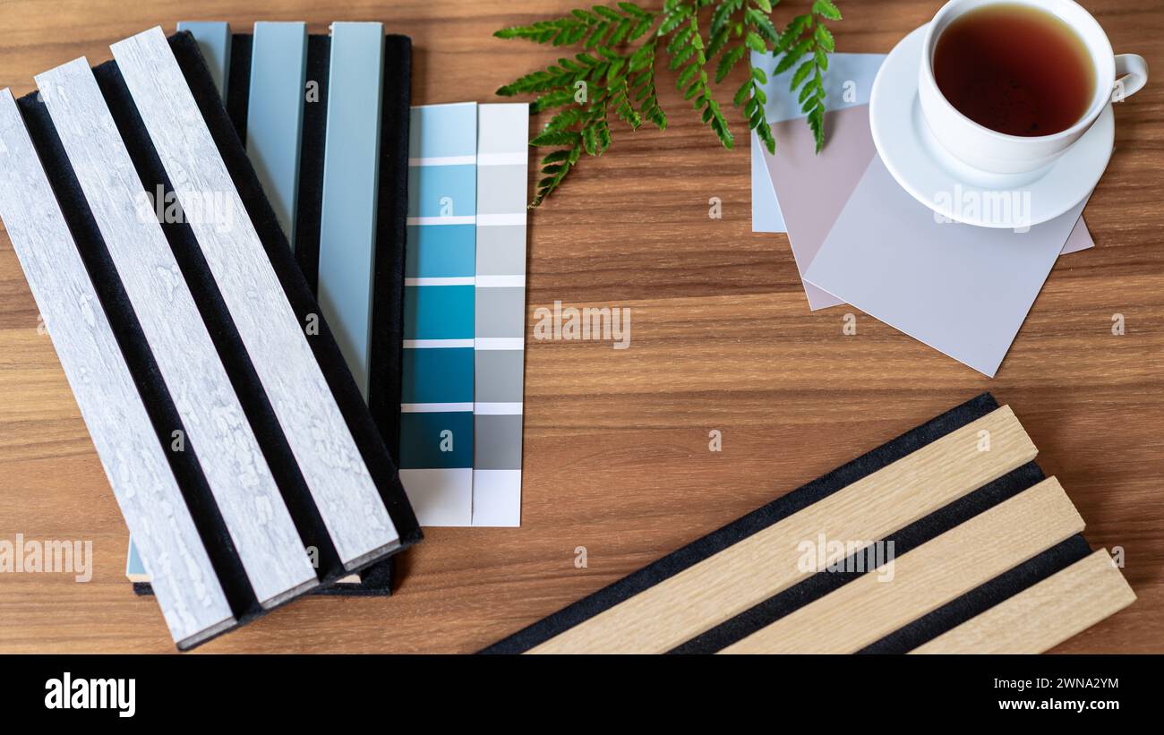 Designplatte für Akustikplatten. Akustikwandplatte aus Holz. Nordischer Stil, neuer Trend. Stockfoto