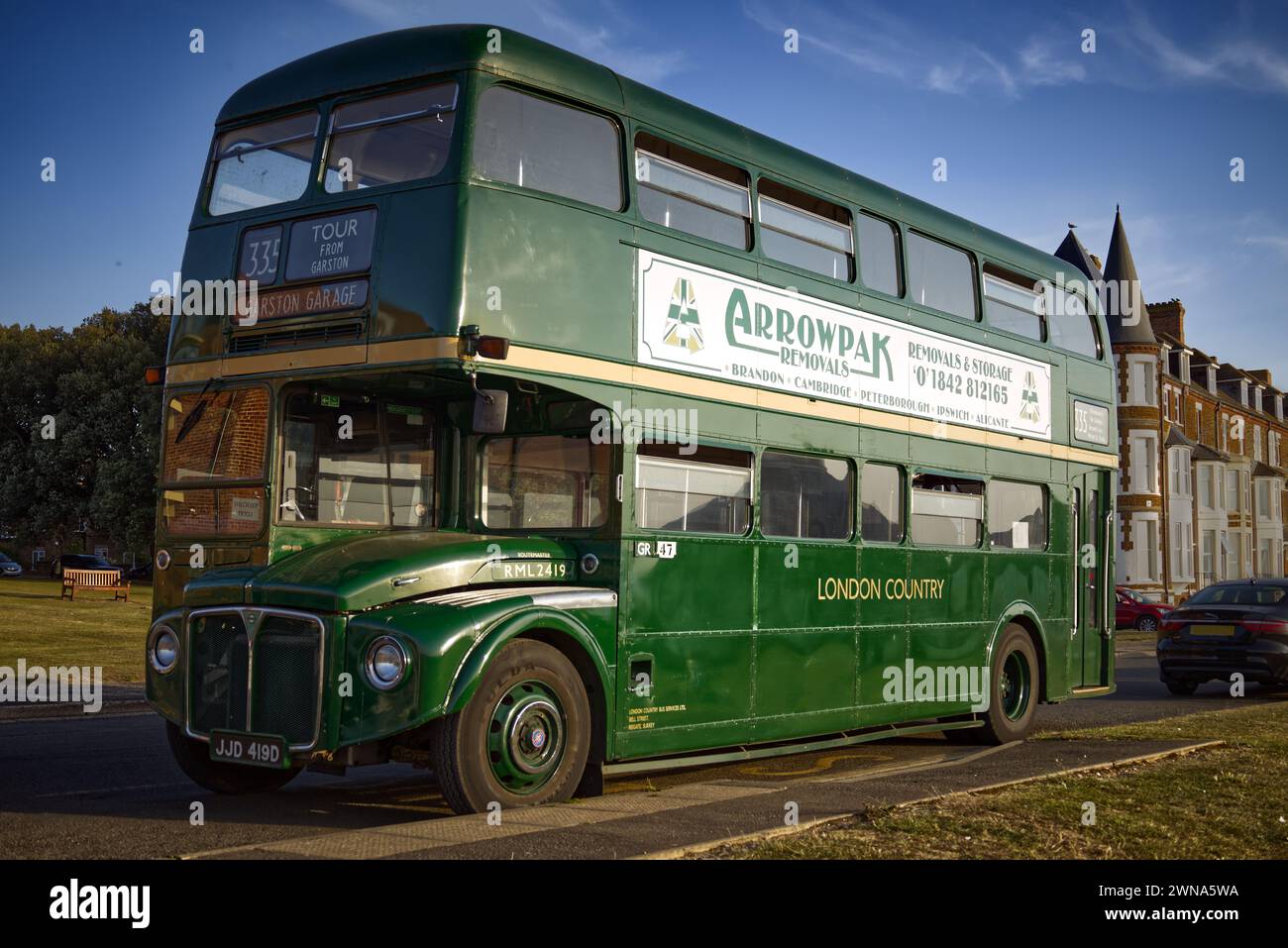 RML-Version des Routmaster-Busses in der grünen Lackierung von London Country. Dieses historische Fahrzeug wurde in Cliff Parade, Hunstanton, Norfolk, Großbritannien, gesichtet Stockfoto