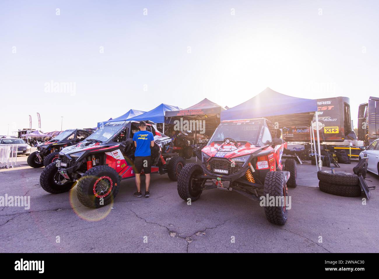 407 CINOTTO Michele Antonio (ITA), DOMINELLA Maurizio (ITA), Polaris RZR pro R, FIA W2RC, Ambiance während der vierten Phase der Abu Dhabi Desert Challenge 2024, am 1. März 2024 in Mzeerâ&#x80;&#x99;Ah, Vereinigte Arabische Emirate Stockfoto