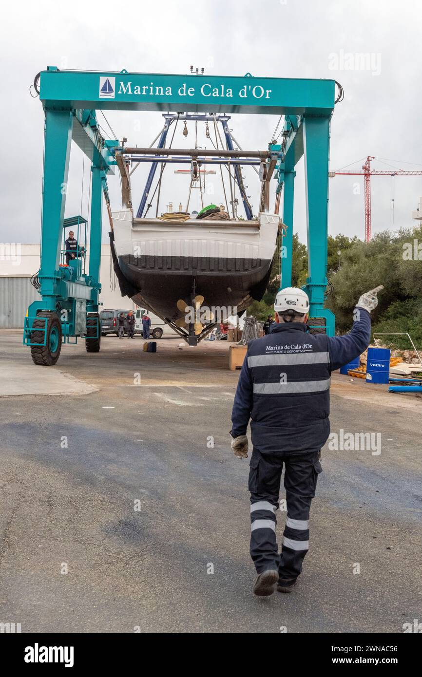 Inbetriebnahme der "Marjupe II" in der Werft Cala d'Or nach dreimonatiger Reparatur. Stockfoto