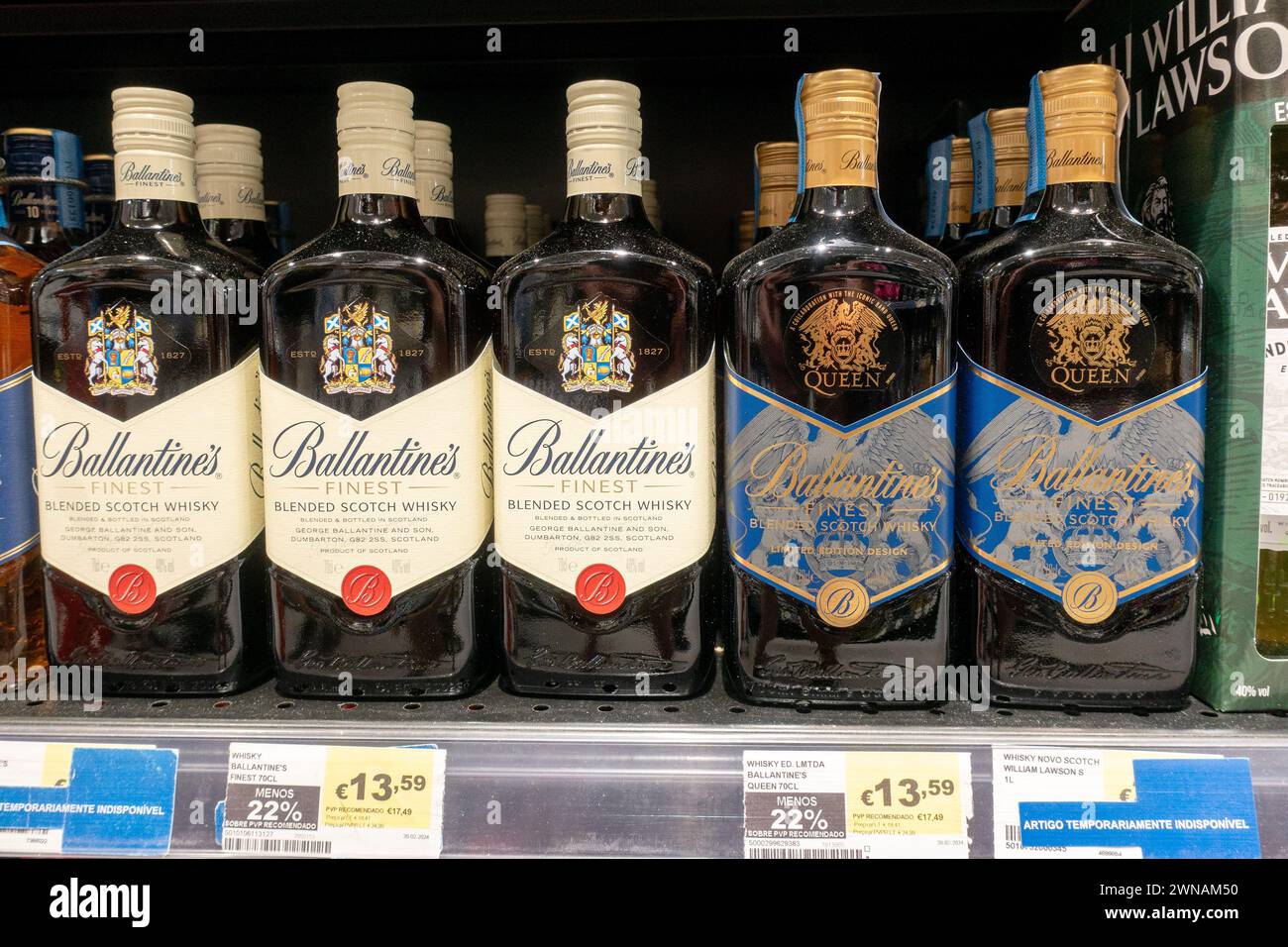 Ballantine's Scotch Bottle Limited Edition mit dem Rock Band Queens Logo, das nach Portugal exportiert wurde Stockfoto