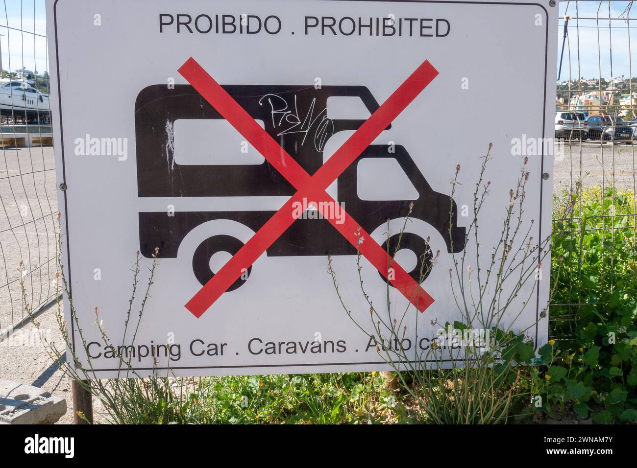 Kein Camping-Schild Für Übernachtung In Albufeira Marina Portugal Verbotene Wohnmobile, Car Campers 20. Februar 2024 Stockfoto