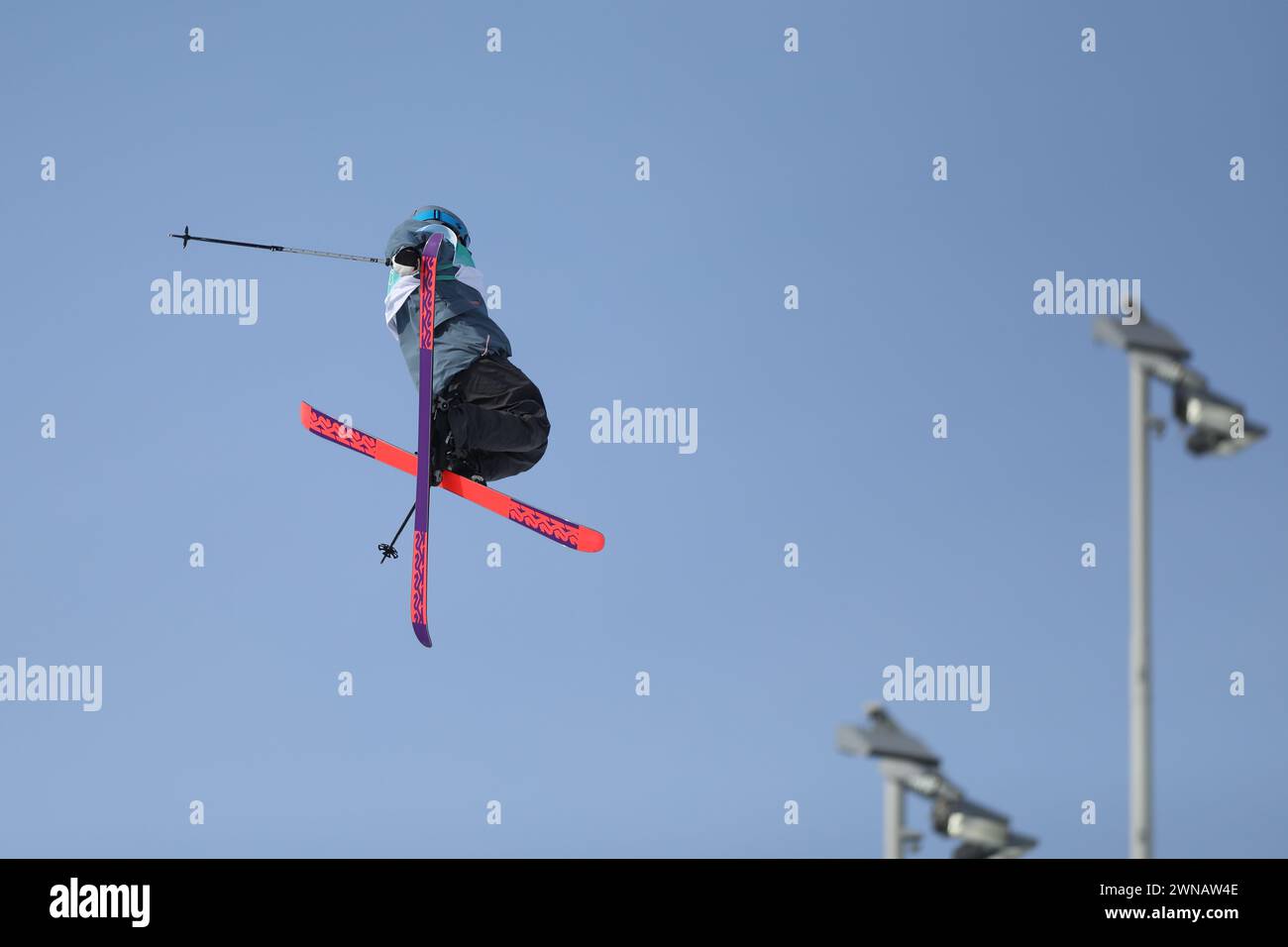 7. FEBRUAR 2022 – Peking, China: Johanne Killi aus Norwegen tritt bei den Olympischen Winterspielen 2022 i in Peking an der Freeski Big Air Qualifikation der Frauen an Stockfoto