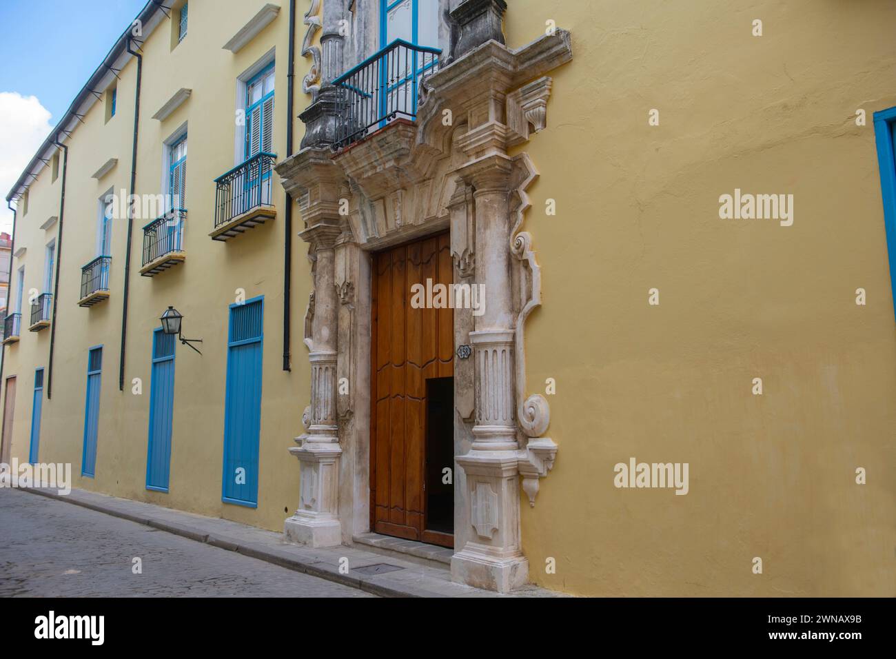 Casa de la Obra Pia Haupteingang in der Calle Obrapia Straße in der Calle Mercaderes Straße in Old Havana (La Habana Vieja), Kuba. Das alte Havanna ist ein Weltheld Stockfoto