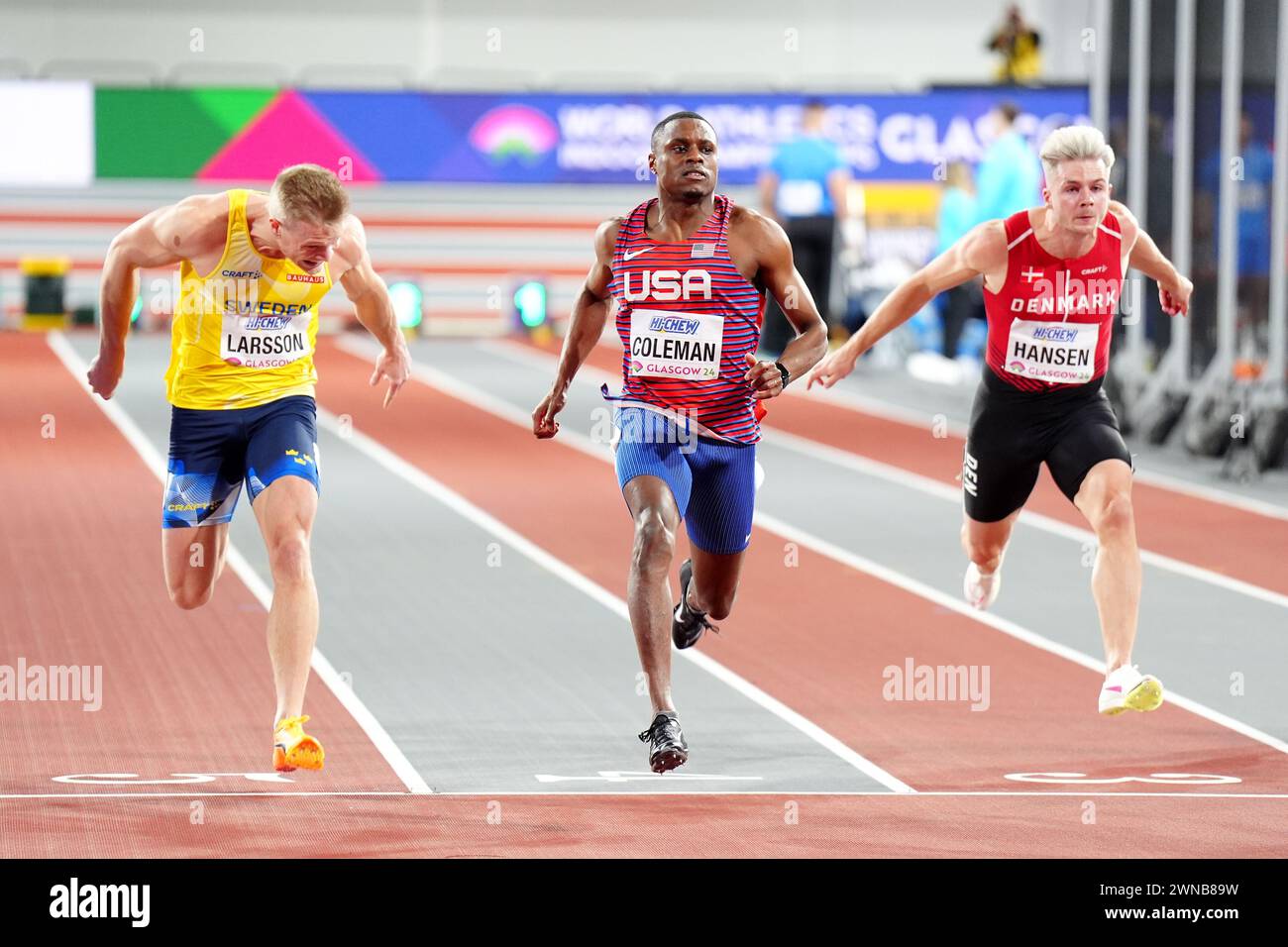 Der US-amerikanische Christian Coleman (Mitte) wird am ersten Tag der Leichtathletik-Weltmeisterschaft in der Emirates Arena in Glasgow in der 50-Meter-Heat 1 der Männer als erster bestritten. Bilddatum: Freitag, 1. März 2024. Stockfoto