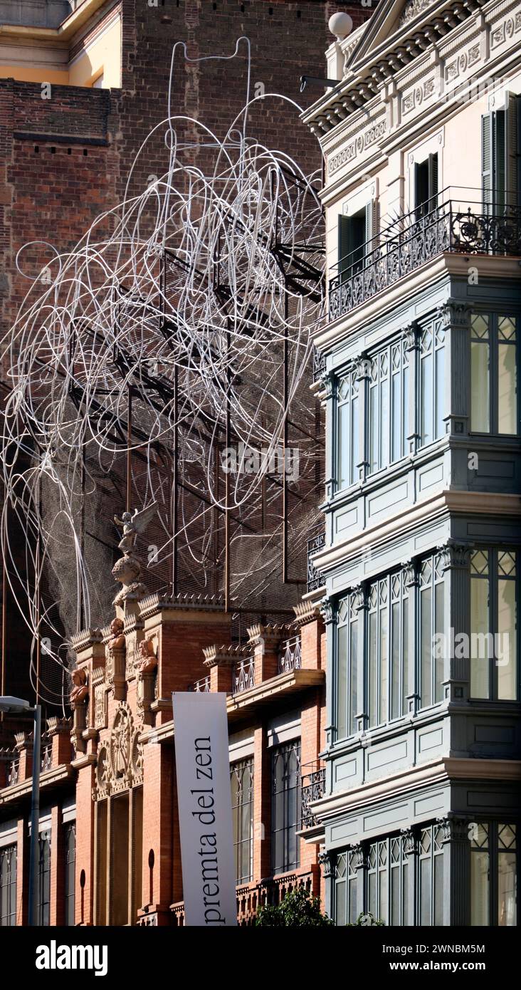 Interessantes Museum für moderne und zeitgenössische Kunst, bildliche und skulpturale Arbeiten von Antoni Tàpies, einem der großen Referenten des Informalismus. Stockfoto