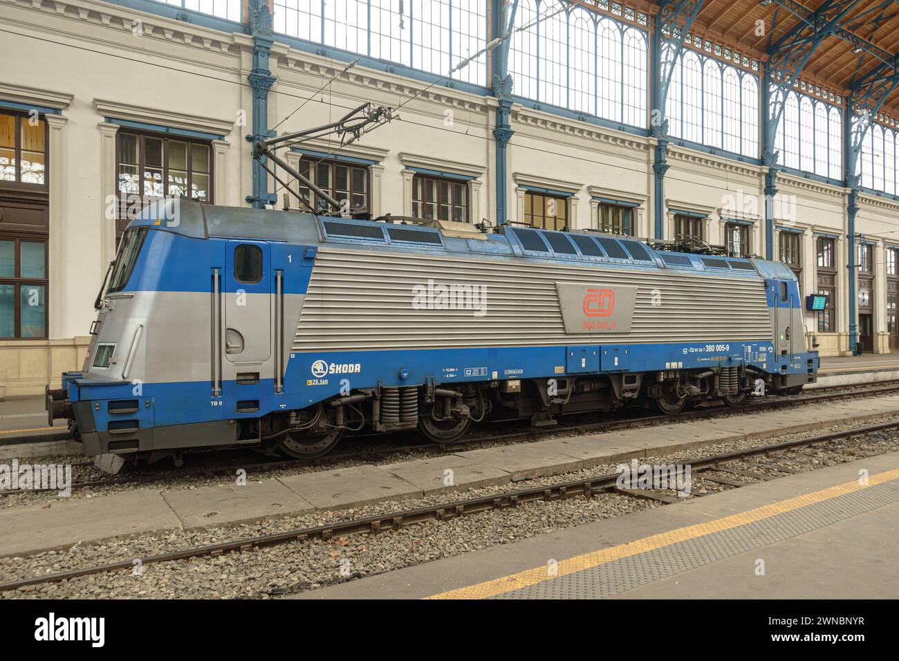 Eine Skoda-Lokomotive der Baureihe 380 der Tschechischen Eisenbahn im Bahnhof Nyugati in Budapest Stockfoto