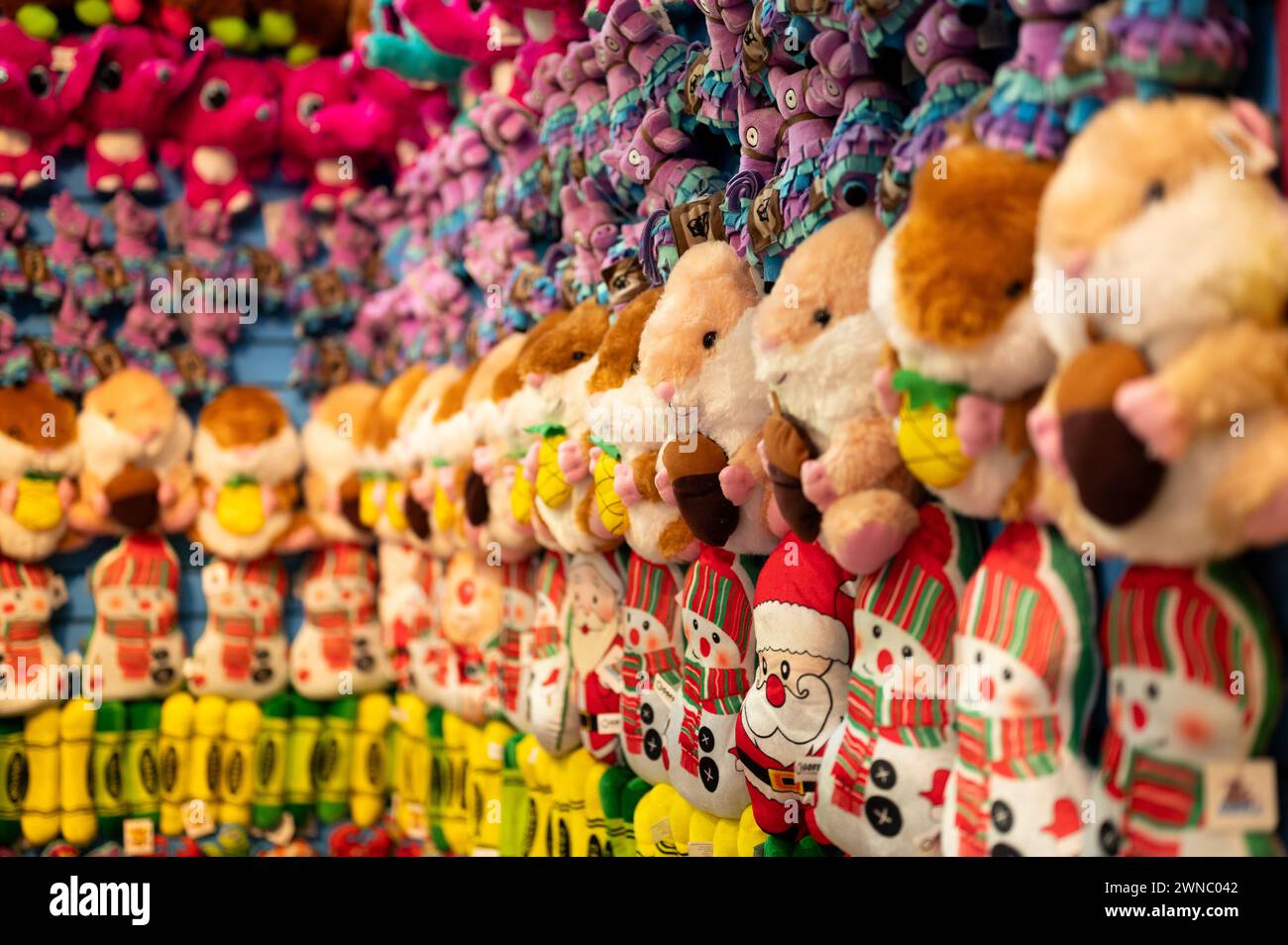 SANTA MONICA, KALIFORNIEN, USA: Der Pacific Park am weltberühmten Santa Monica Pier bietet eine Fülle an Unterhaltung für die ganze Familie. Stockfoto