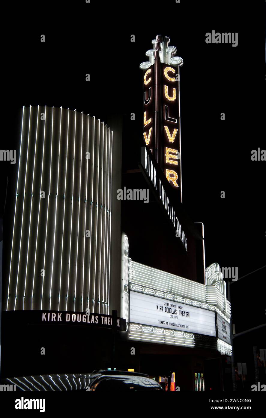 Das Culver Theater, Kirk Douglas, Theater, Neon, Schild, Festzelt, Nacht, Culver City, Los Angeles, Kalifornien, USA Stockfoto