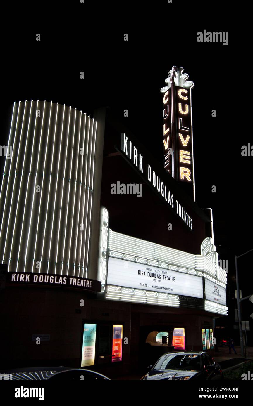 Das Culver Theater, Kirk Douglas, Theater, Neon, Schild, Festzelt, Nacht, Culver City, Los Angeles, Kalifornien, USA Stockfoto
