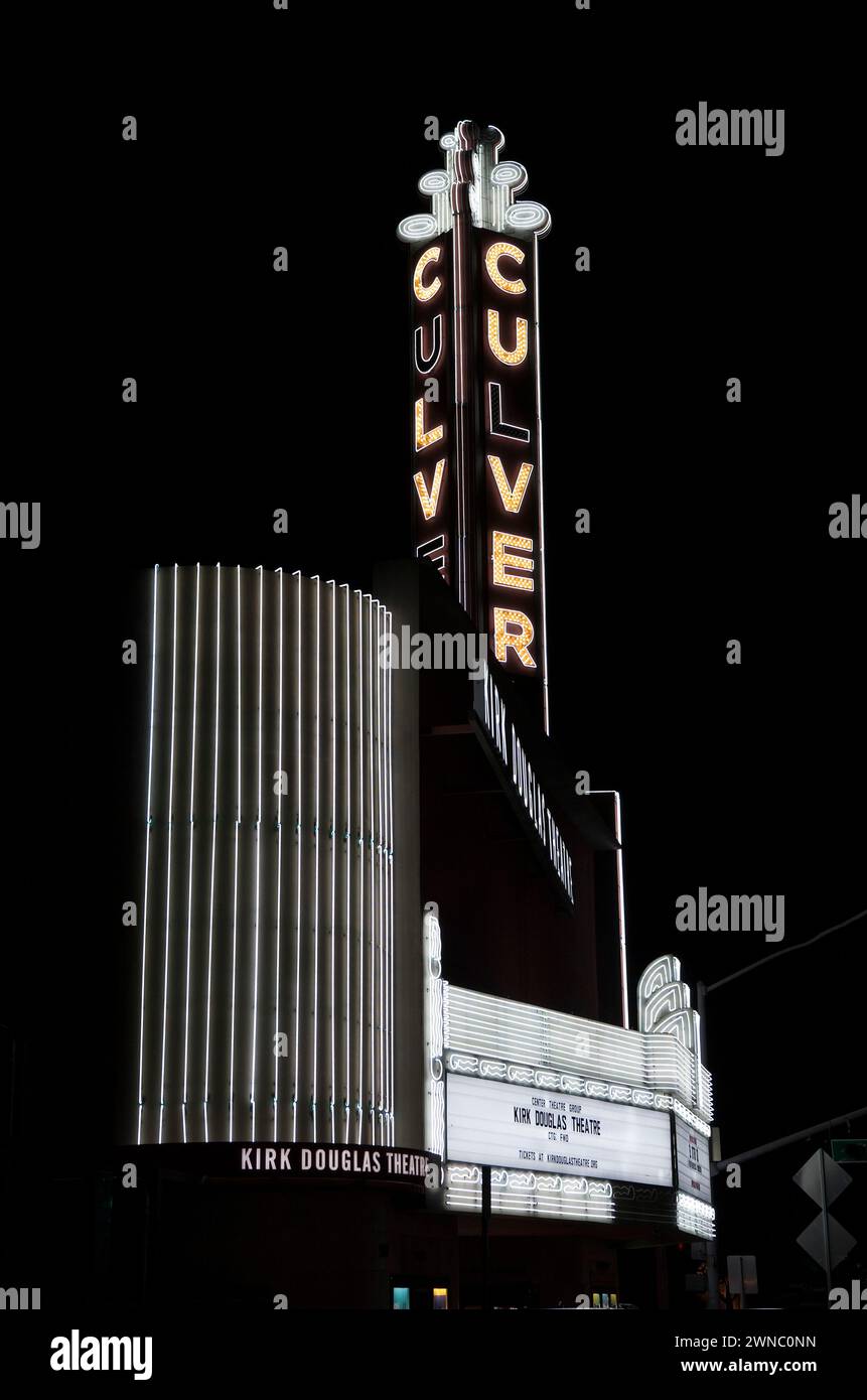 Das Culver Theater, Kirk Douglas, Theater, Neon, Schild, Festzelt, Nacht, Culver City, Los Angeles, Kalifornien, USA Stockfoto