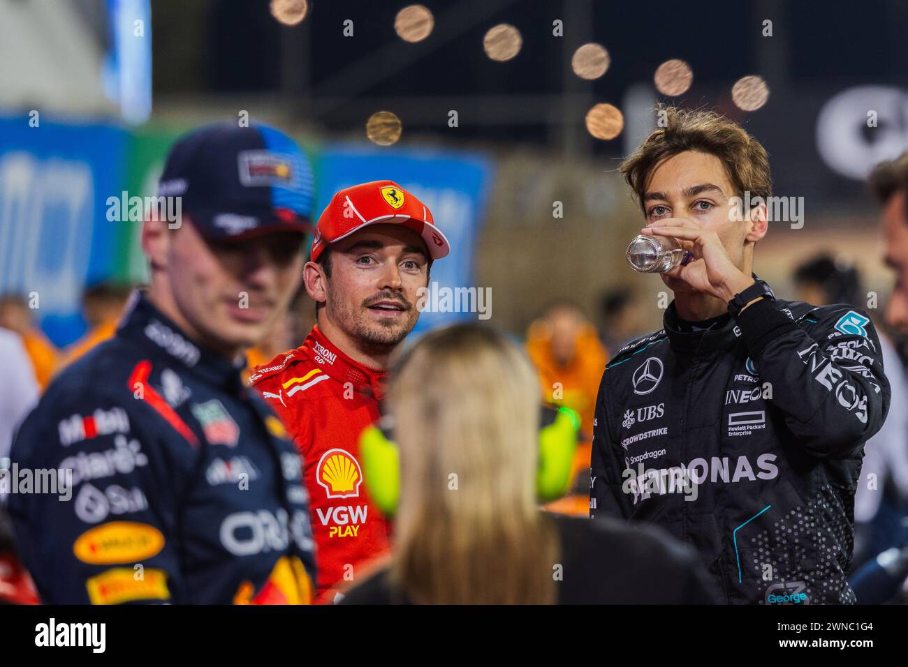 MANAMA, BAHRAIN, Bahrain International Circuit, 1. März 2024: Charles Leclerc und George Russell während des Formel 1 Bahrain Grand Prix Stockfoto