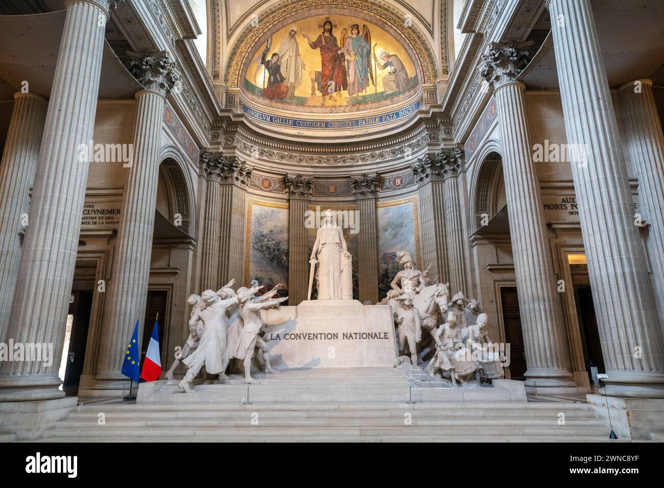 Die Skulpturengruppe repräsentiert die Nationalkonvention (La Convention nationale), die konstitutionelle und gesetzgebende Versammlung der Französischen Revolution. Stockfoto