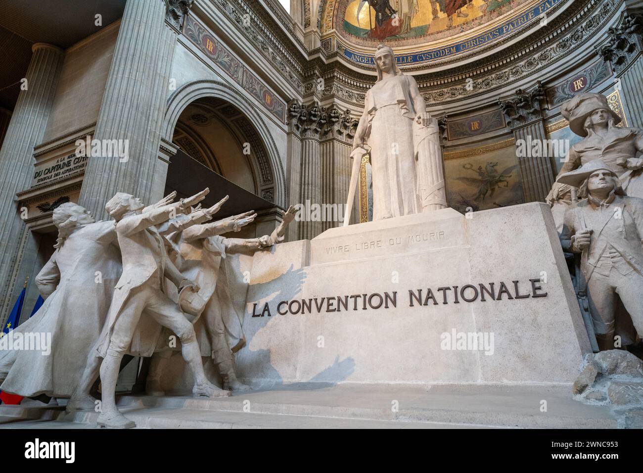 Die Skulpturengruppe repräsentiert die Nationalkonvention (La Convention nationale), die konstitutionelle und gesetzgebende Versammlung der Französischen Revolution. Stockfoto