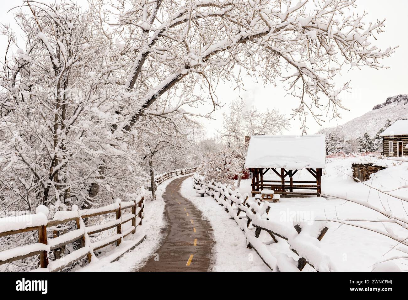 Snowy Clear Creek Trail - Golden History Park, Golden, Colorado, USA Stockfoto