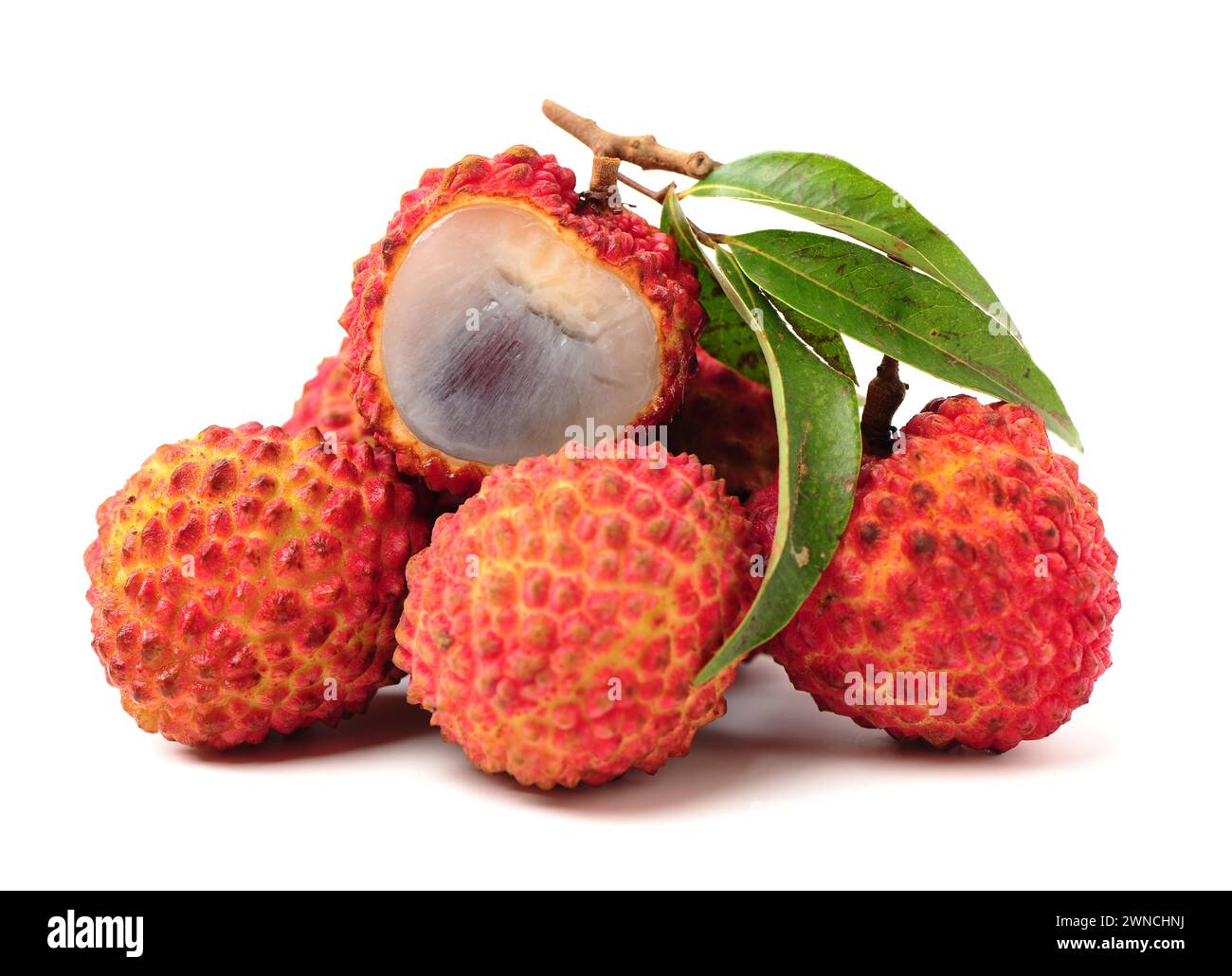 Frischer Litschi (Litchi chinensis) isoliert auf weißem Hintergrund Stockfoto