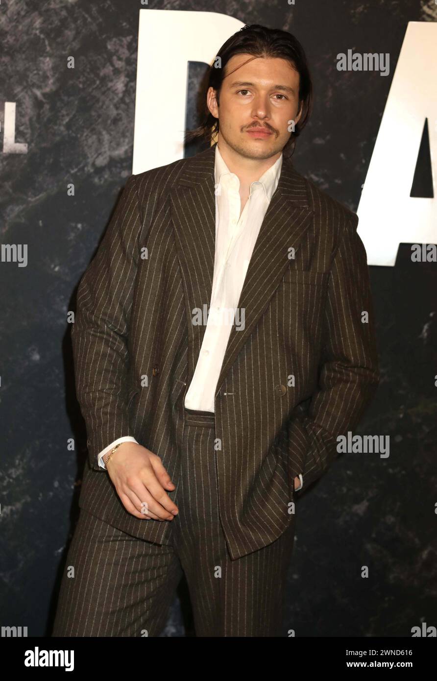 Rossiyalik juftliklar ozlarining pornosini suratga olishadi Ayolning qorin boshligining erotik fotosuratlari