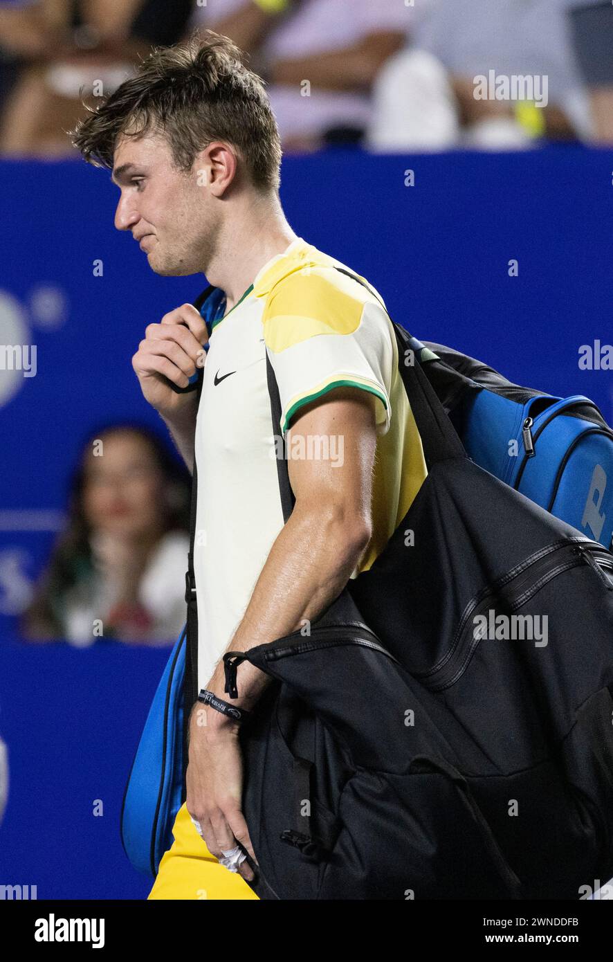 Acapulco, Mexiko. März 2024. Jack Draper aus Großbritannien reagiert nach dem Halbfinalspiel gegen Alex de Minaur aus Australien beim ATP Mexican Open Tennis Turnier 2024 in Acapulco, Mexiko, am 1. März 2024. Quelle: Li Mengxin/Xinhua/Alamy Live News Stockfoto