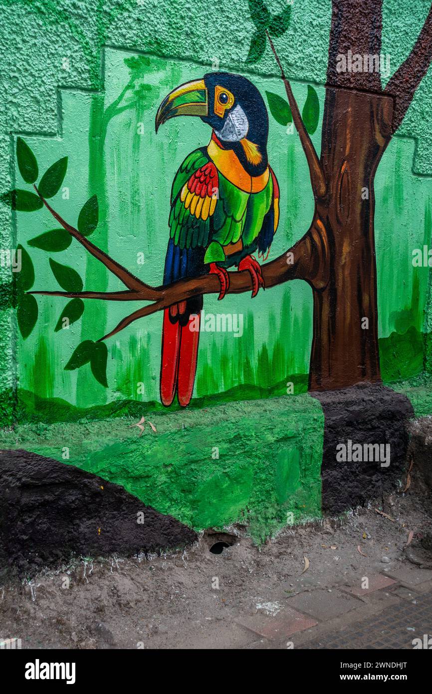 Januar 2024, Uttarakhand Indien. Künstlerische Tiermalereien: Lebendige Darstellungen von Tieren und Vögeln auf der Rajpur Road, Dehradun, Uttarakhand, Indien. Smar Stockfoto