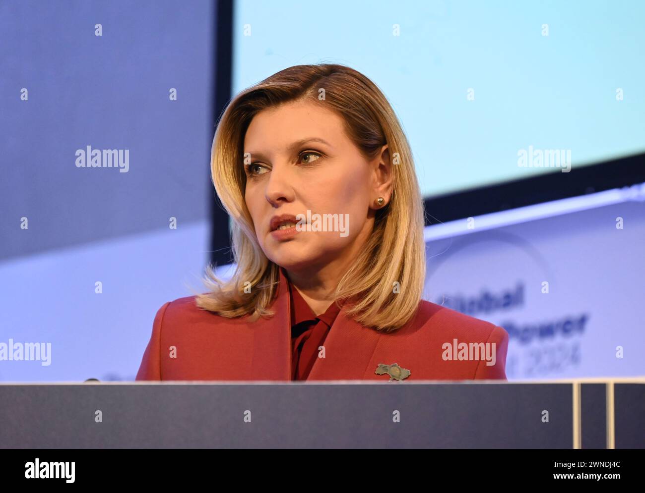 Olena Zelenska First Lady of Ukraine nahm am Global Soft Power Summit in London Teil , um ihre Rolle als First Lady zu diskutieren und wie sie ihre globale Plattform nutzt , um Bewusstsein für die psychische Gesundheit in der Ukraine zu schärfen und ihnen zu helfen . Sie möchte auch Schulmahlzeiten für alle Kinder und Freiräume für die Menschen in der Zukunft anbieten. Olena sagte auch, dass die Ukraine viel Kunst und Kultur sowie Geschichte habe, die sie mit der westlichen Welt in Zukunft wie seit der teilen möchte russische Invasion es war unmöglich, das zu tun... Stockfoto