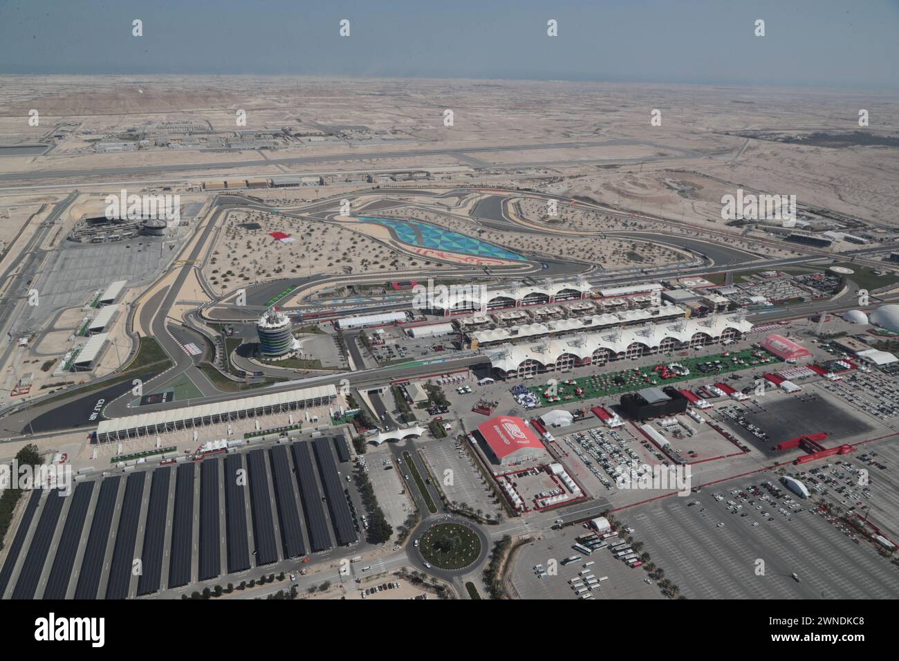 Sakhir, Bahrain. März 2024. Eine Luftaufnahme des Stromkreises. 01.03.2024. Formel-1-Weltmeisterschaft, Rd 1, Grand Prix Von Bahrain, Sakhir, Bahrain, Qualifizierender Tag. Das Foto sollte lauten: XPB/Alamy Live News. Stockfoto