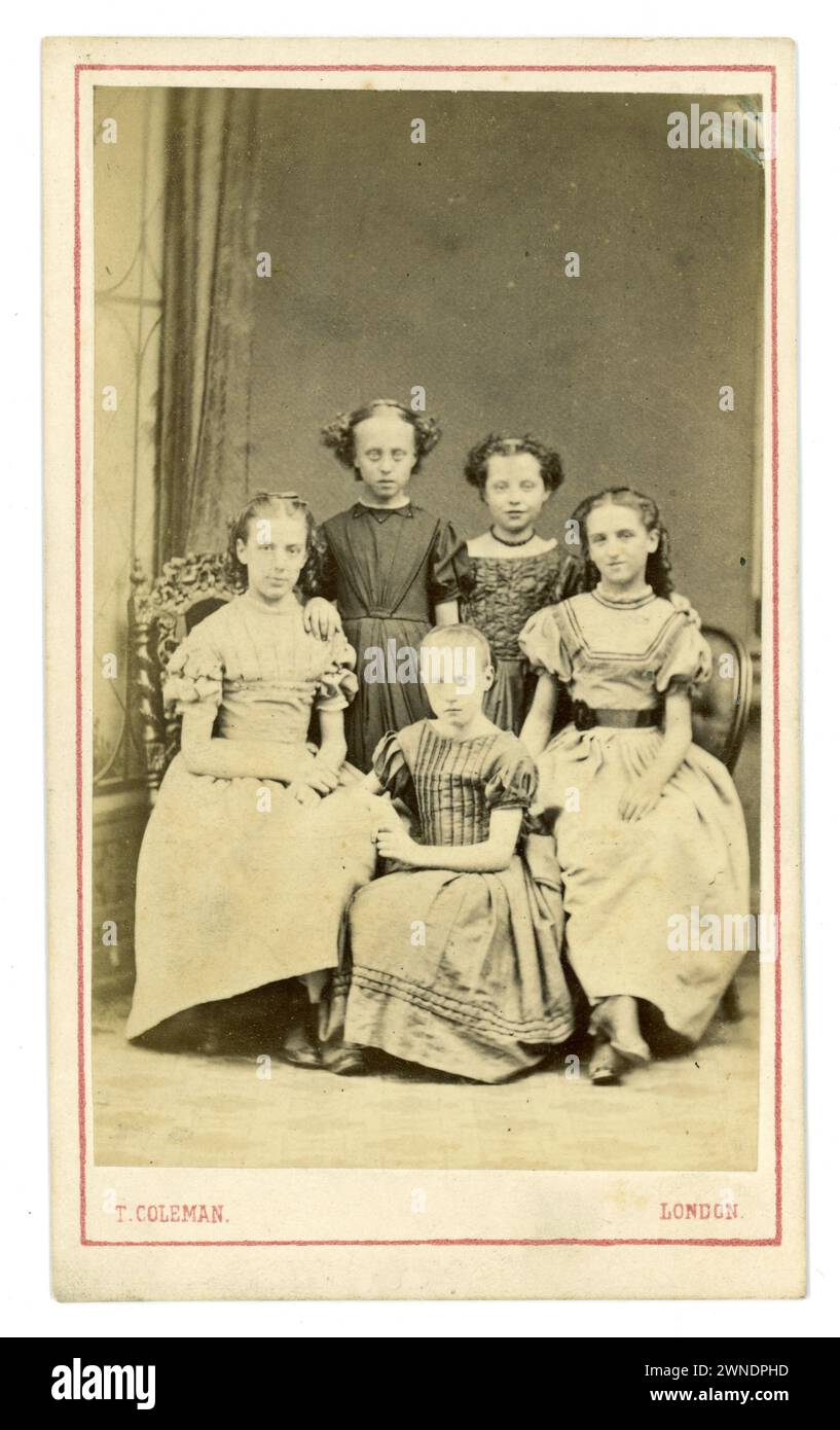 Original viktorianische Carte de Visite (Visitenkarte oder CDV) mit 5 viktorianischen Mädchen, viktorianischen Kindern, Sonntagsschulgruppe, um 1864 von Coleman vom Nr. 19 Brunswick Place, East Rd, London Stockfoto